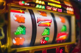 Tangkapan layar aplikasi mobile danatoto70 menampilkan tabel live blackjack dan menu taruhan olahraga